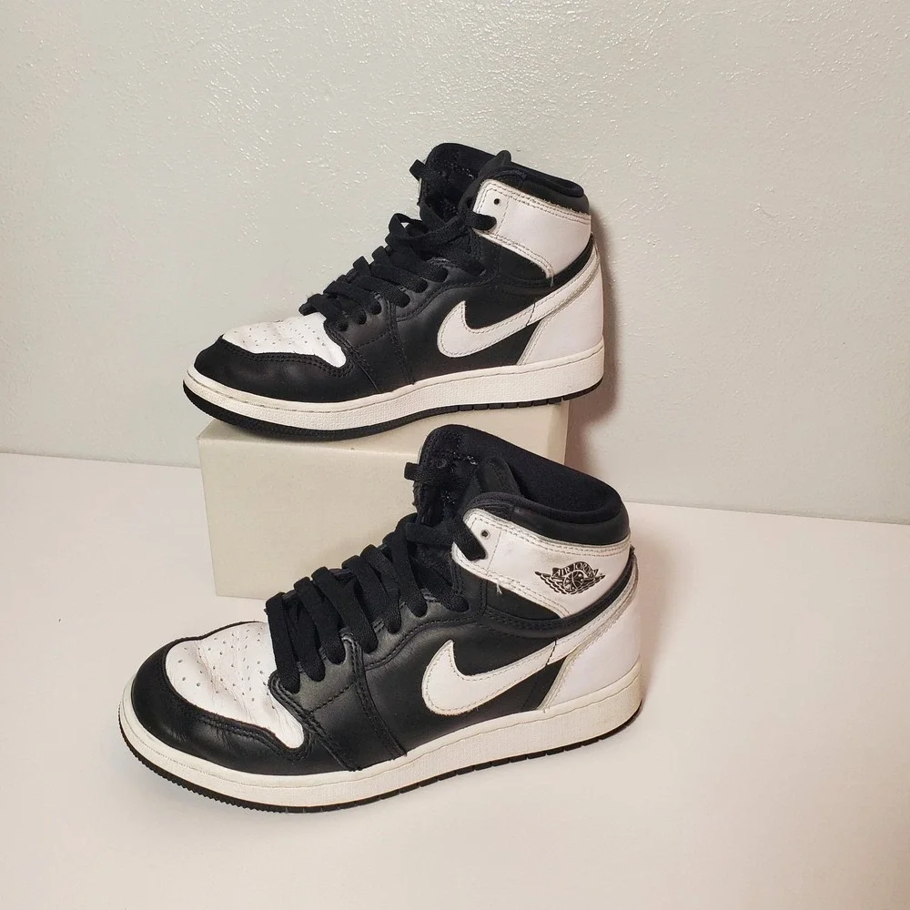 Nike Air Jordan 1 Mid Black White FD1437-010 Size 5.5Y Youth–Classic Retro Style